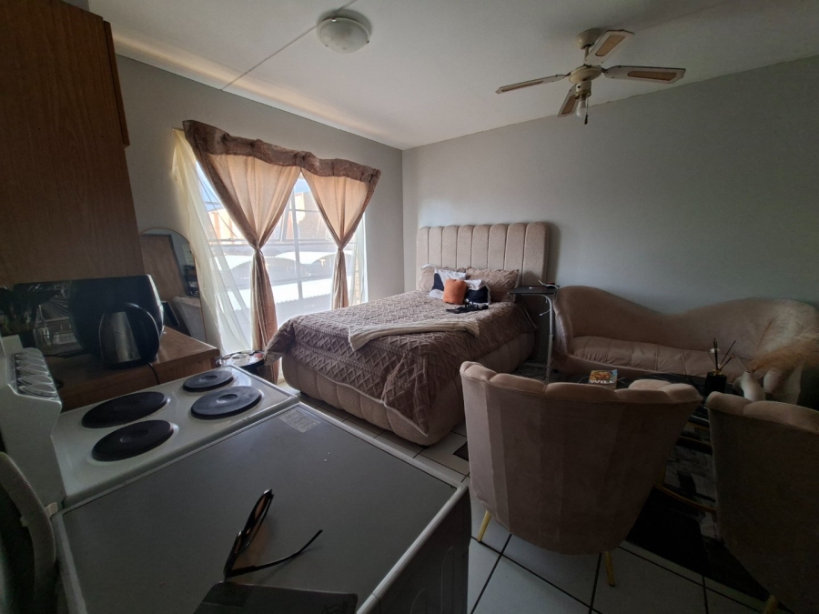 1 Bedroom Property for Sale in Kannoniers Park North West